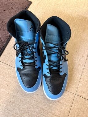 Air Jordan 1 Mid